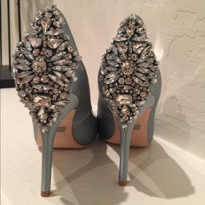 👠Crystal Embellished Peeptoe Pump👠